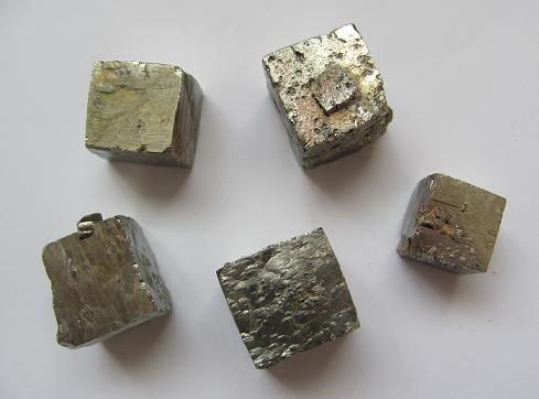 PYRIT KÁMEN KRYCHLE