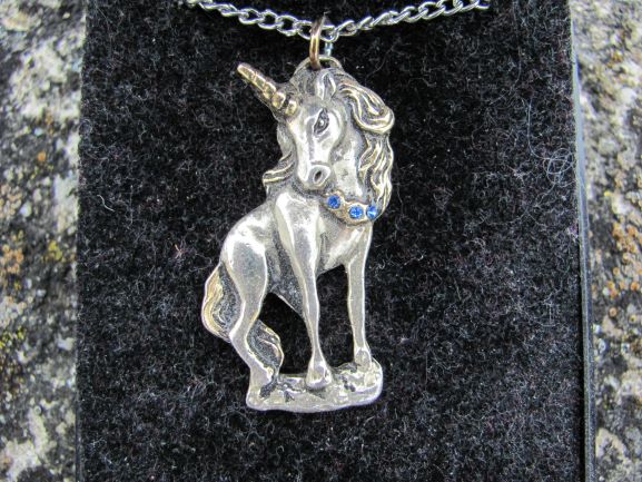 PŘÍVĚSEK AMULET JEDNOROŽEC