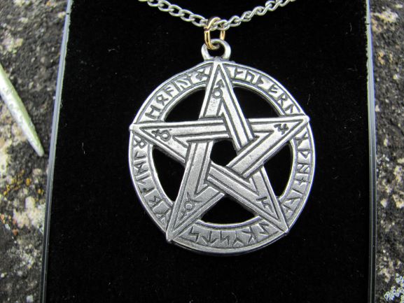 PENTAGRAM S RUNAMI PŘÍVĚSEK AMULET